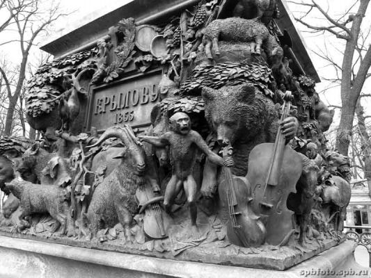 Памятник Крылову в Летнем саду. Скульптор Петр Клодт. Фрагмент