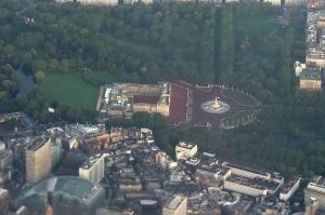 Лондон с воздуха. Букингемский дворец посреди трех парков. Фото Елены Лапенко