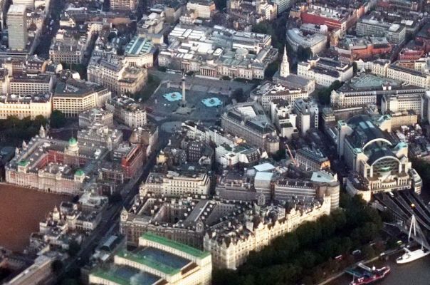 Лондон с воздуха. Трафальгарская пощадь, улица Уайтхолл, вокзал Чаринг Кросс. Фото Елены Лапенко