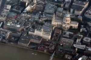 Лондон с воздуха. Собор Святого Павла и плотная застройка вокруг него. Фото Елены Лапенко