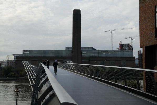 Лондон. Мост Тысячелетия и галерея Тейт Модерн, бывшая электростанция