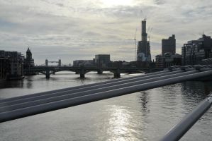 Лондон. Вид с моста Тысячелетия на мост Тауэр