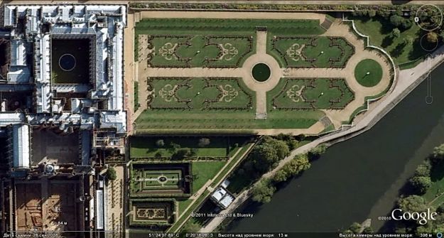 Хемптон Корт. Собственный сад Уильяма III и Прудовые сады Марии II. Спутниковая фотография. Север слева