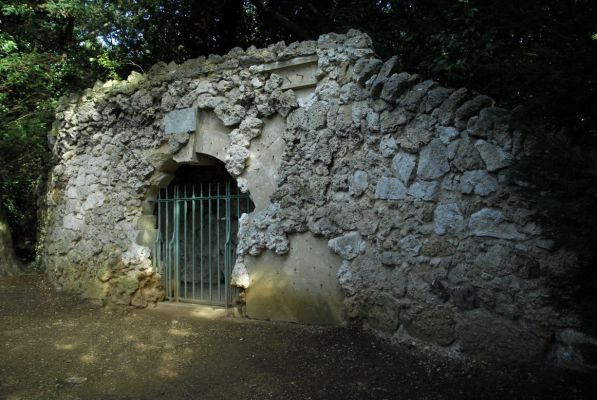 Стоу. Пещера Дидоны. Фото Б. Соколова. 2010