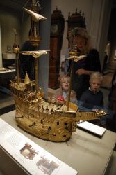 Сокровища Британского музея: рельеф из слоновой кости, часы-корабль, золоченый щит