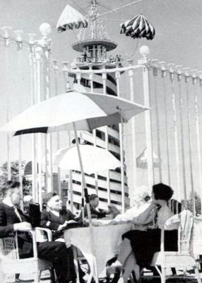ЦПКиО. Парашютная вышка. Фото середины 1930-х годов