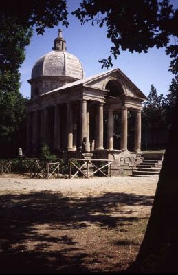 Бомарцо. Храм